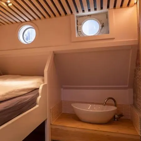 Boutique Style Ship 10 Double Botel