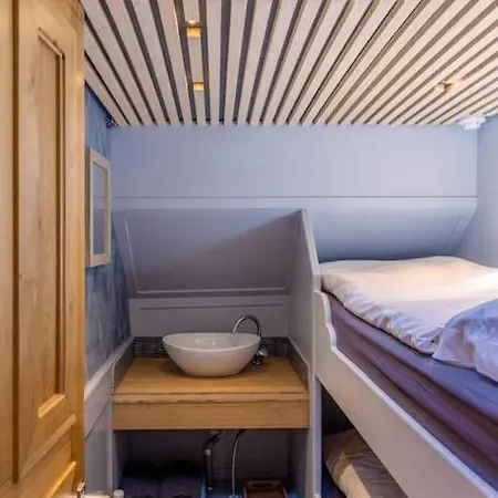 Boutique Style Ship 10 Double Botel