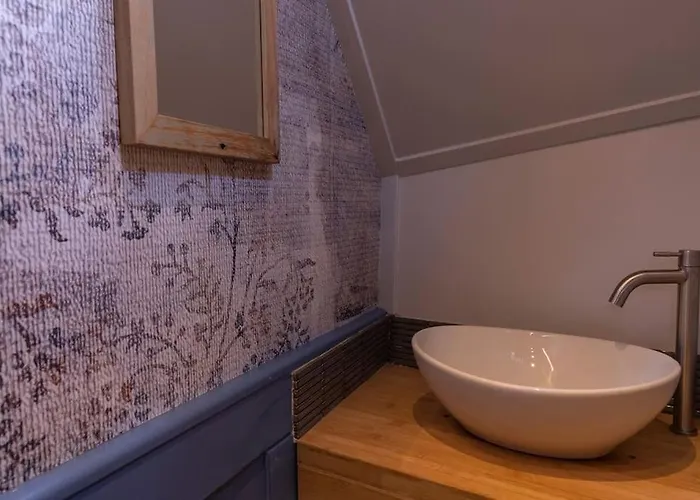 Boutique Style Ship 10 Double Botel *