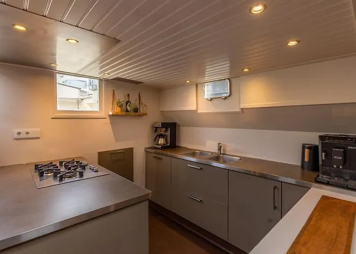 Boutique Style Ship 10 Double * Monnickendam