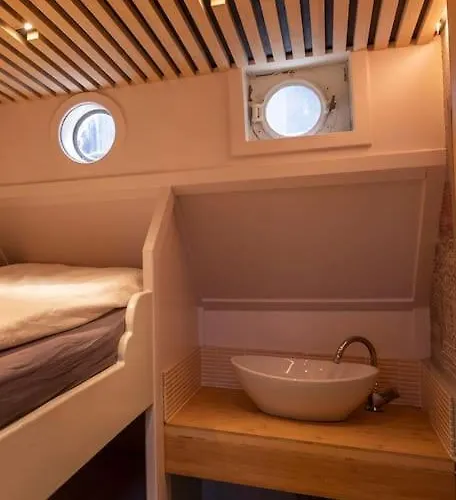 Boutique Style Ship 10 Double Botel