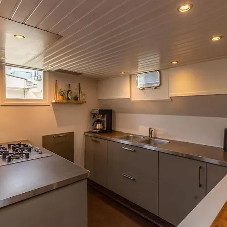 Boutique Style Ship 10 Double * Monnickendam